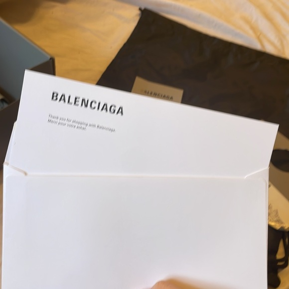 Balenciaga men’s track sneaker color beige .worn once - Picture 9 of 9